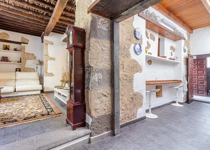 Amiga Mia Traditional House