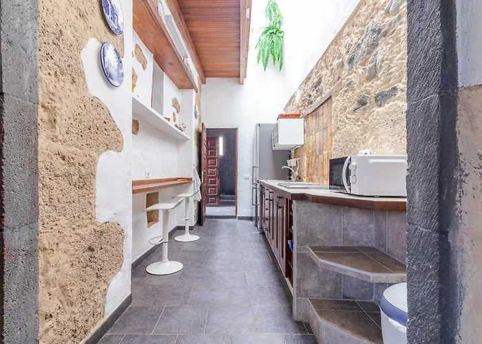 Amiga Mia Traditional House