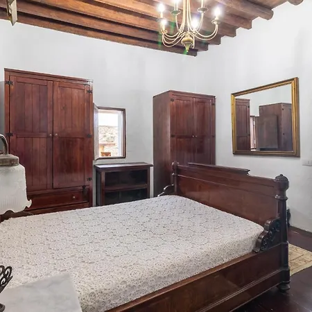 Amiga Mia Traditional House