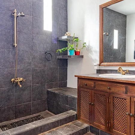 Amiga Mia Traditional House בית נופש