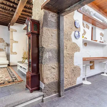 Amiga Mia Traditional House