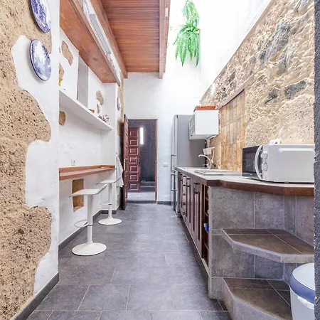 Amiga Mia Traditional House