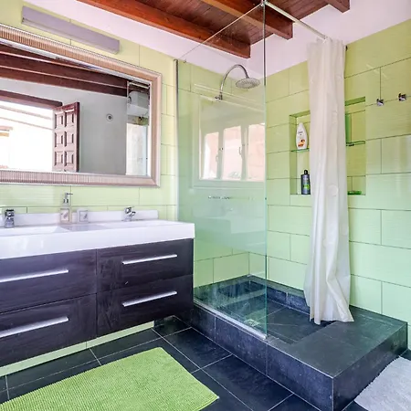 Amiga Mia Traditional House בית נופש *