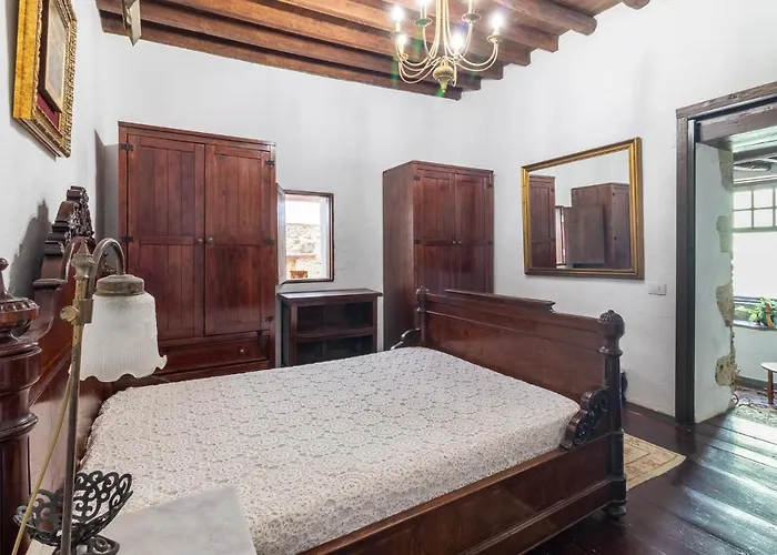 Amiga Mia Traditional House