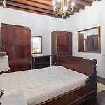 Amiga Mia Traditional House