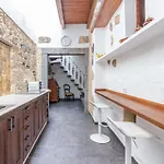 Amiga Mia Traditional House *