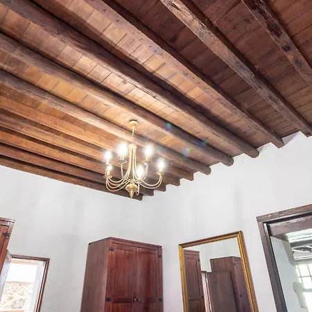 Amiga Mia Traditional House