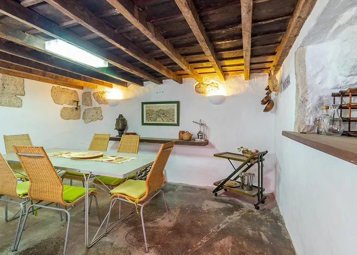 Amiga Mia Traditional House